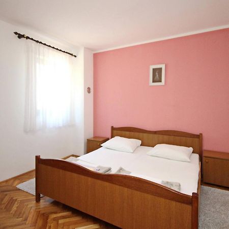 Apartments Karamarko Baška Екстериор снимка